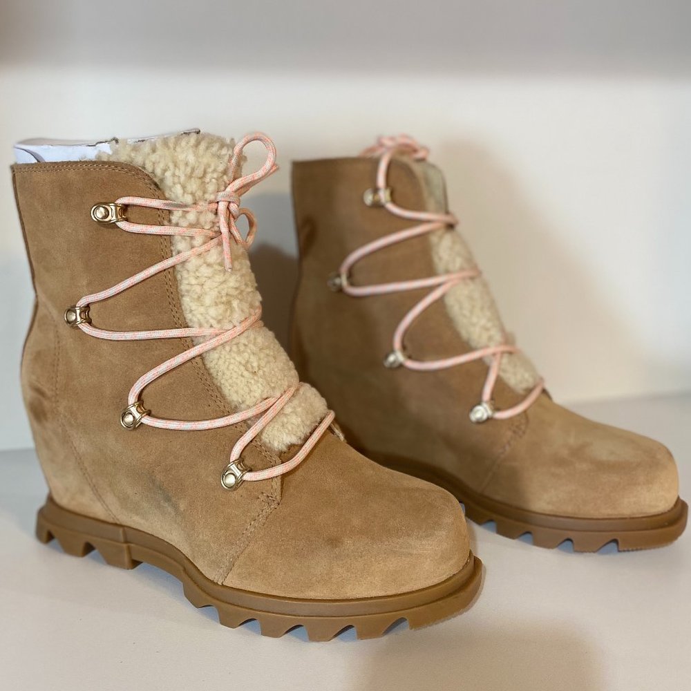 WOMEN'S JOAN OF ARCTIC™ WEDGE III LACE COZY BOOTIE - TAWNY BUFF